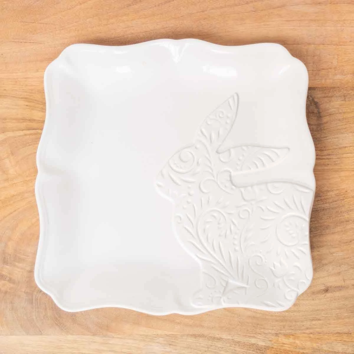 THE ROYAL STANDARD EMBOSSED BUNNY PLATTER, WHITE 1 THE ROYAL STANDARD EMBOSSED BUNNY PLATTER, WHITE