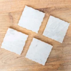THE ROYAL STANDARD FERRARA SQUARE MARBLE COASTERS, WHITE/GOLD SERVEWARE